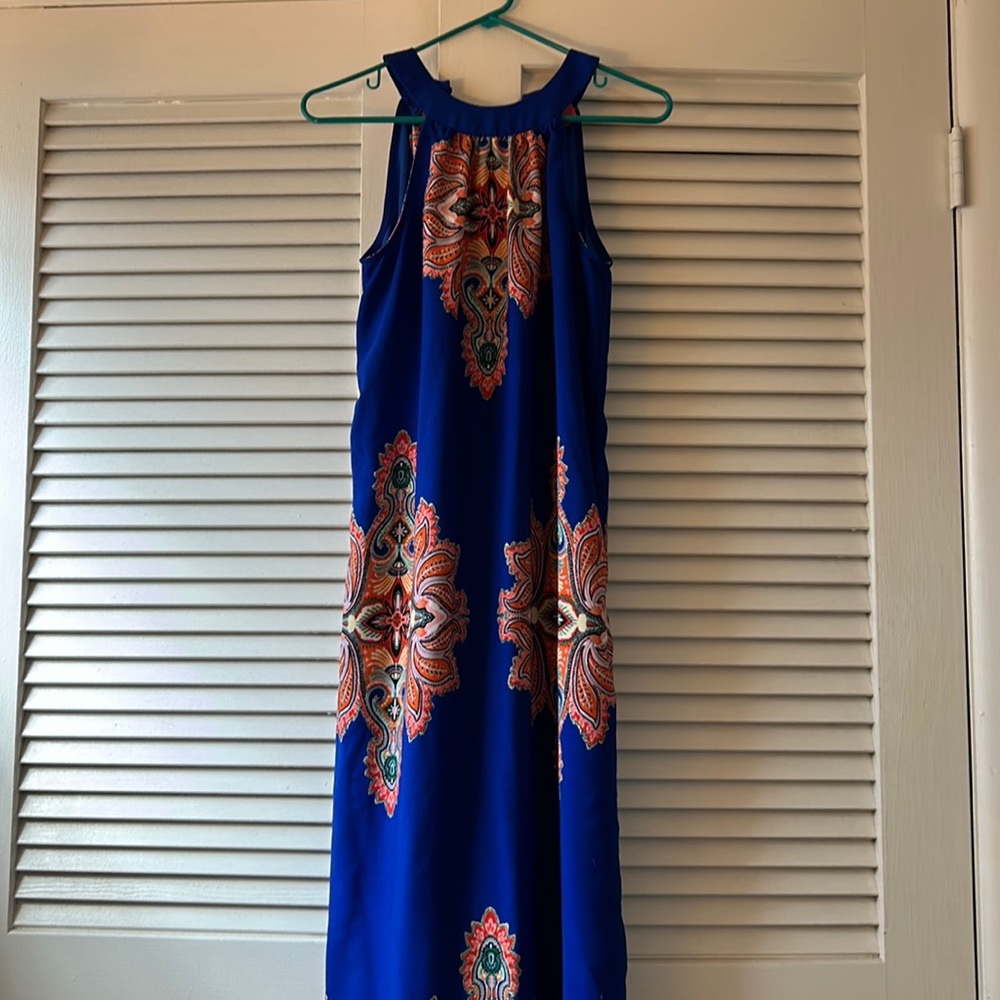 Blue printed maxi dress with pockets!